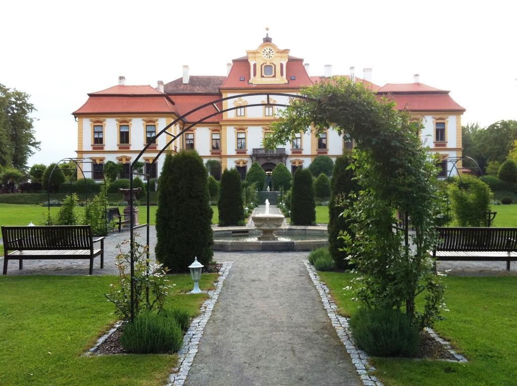 Zamek Jemniste Apartment Postupice ภายนอก รูปภาพ